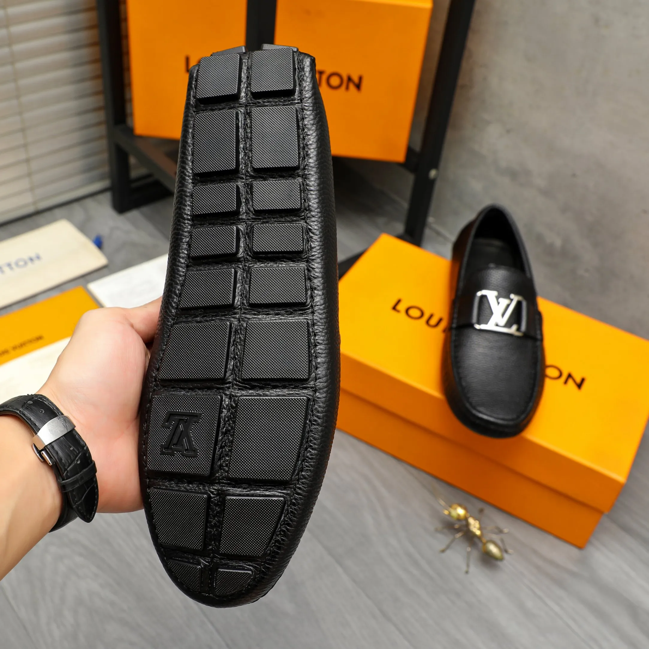 Men's shoes 💰420 Product trademark: LV "Louis Vuitton" casual slip-on shoes Regular size: 38-46 (45.46 custom-made, non-returnable) Product materials: Selected pebbled cowhide upper, sheepskin lining, original rubber outsole